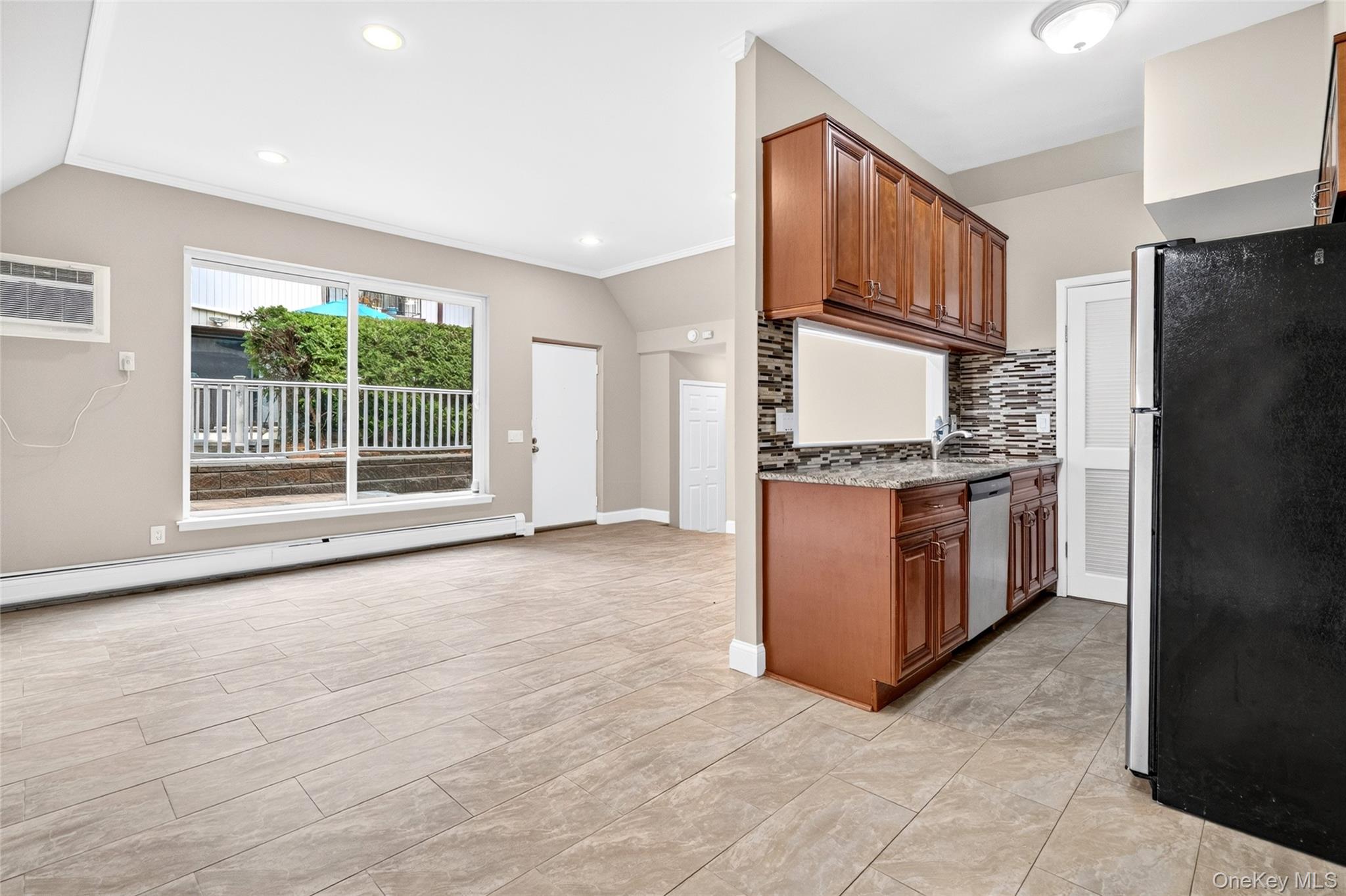 11 Jackson Avenue Unit: 81
