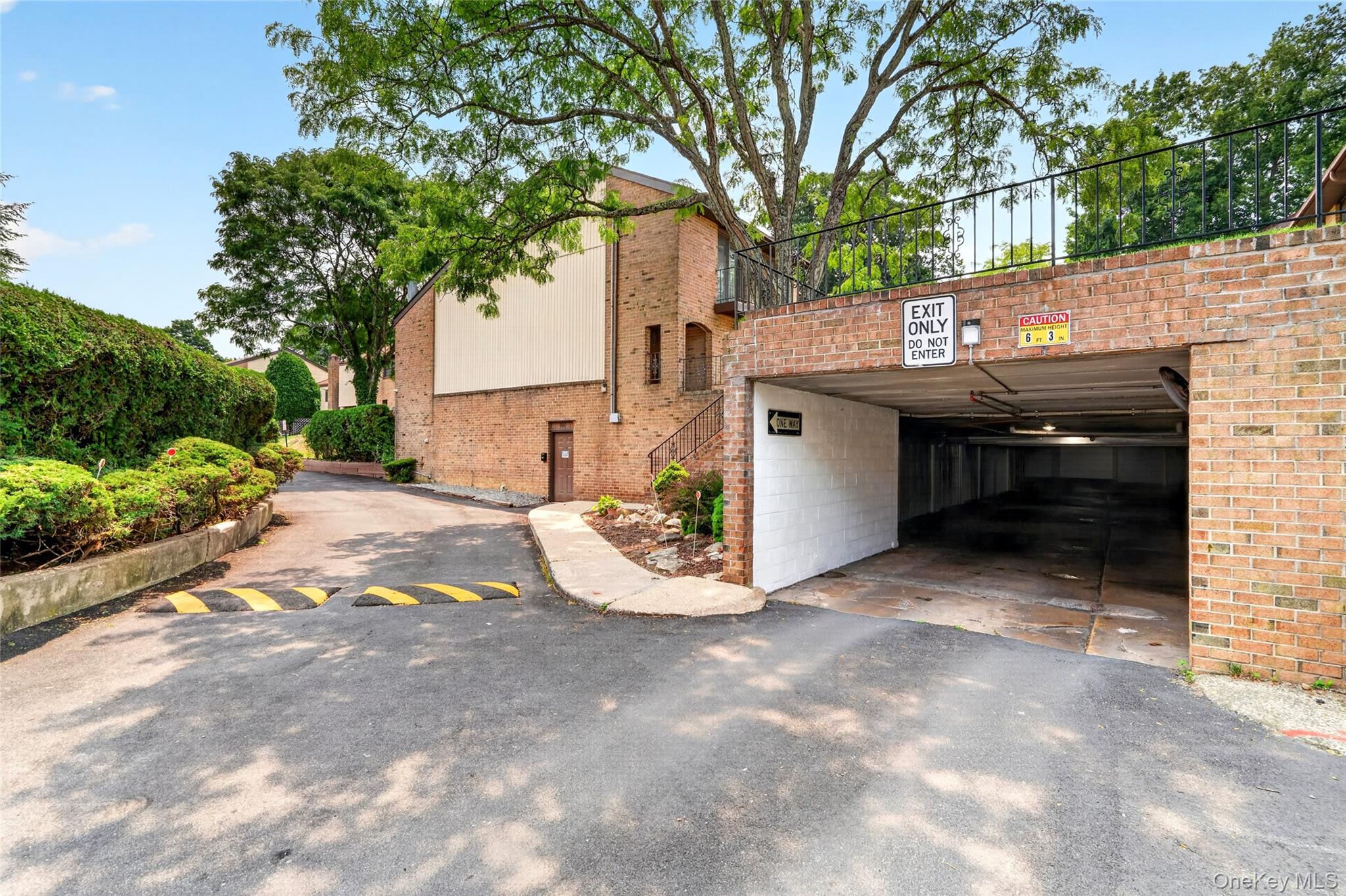 11 Jackson Avenue Unit: 81
