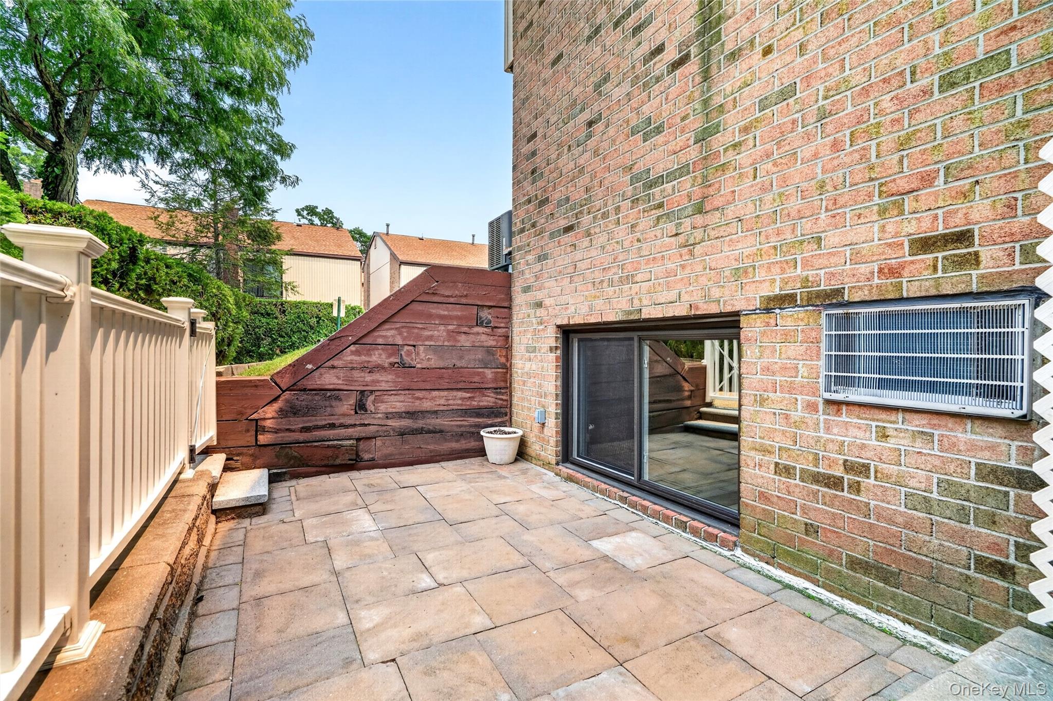 11 Jackson Avenue Unit: 81