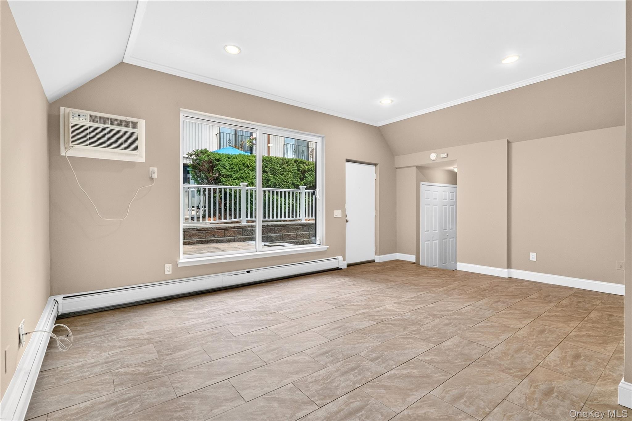 11 Jackson Avenue Unit: 81