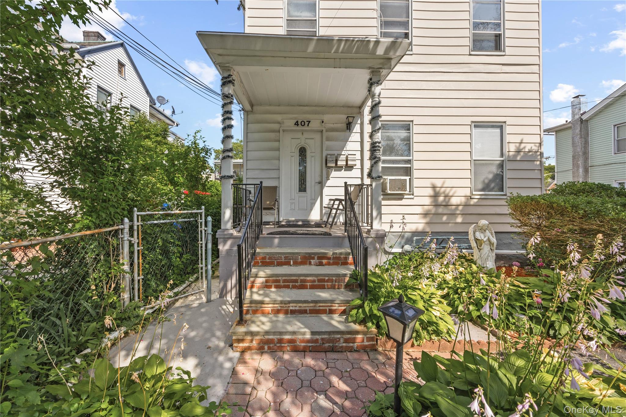 407 N Macquesten Parkway