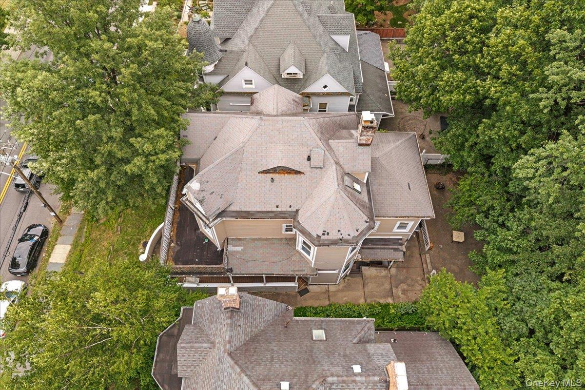 512 Warburton Avenue