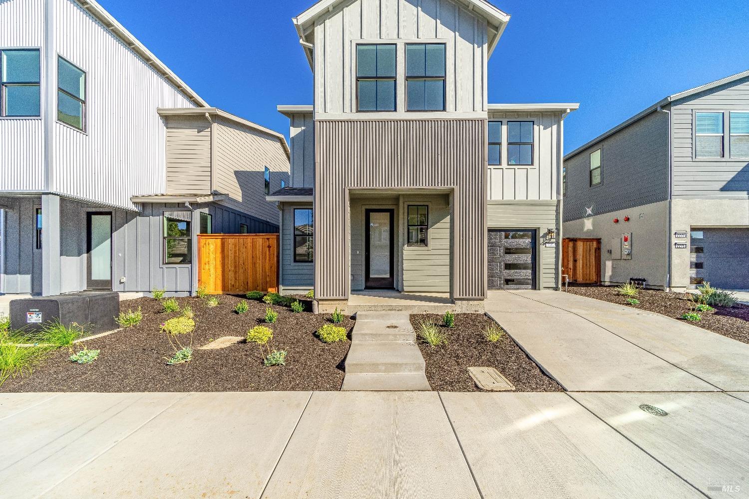 2287 San Miguel Avenue