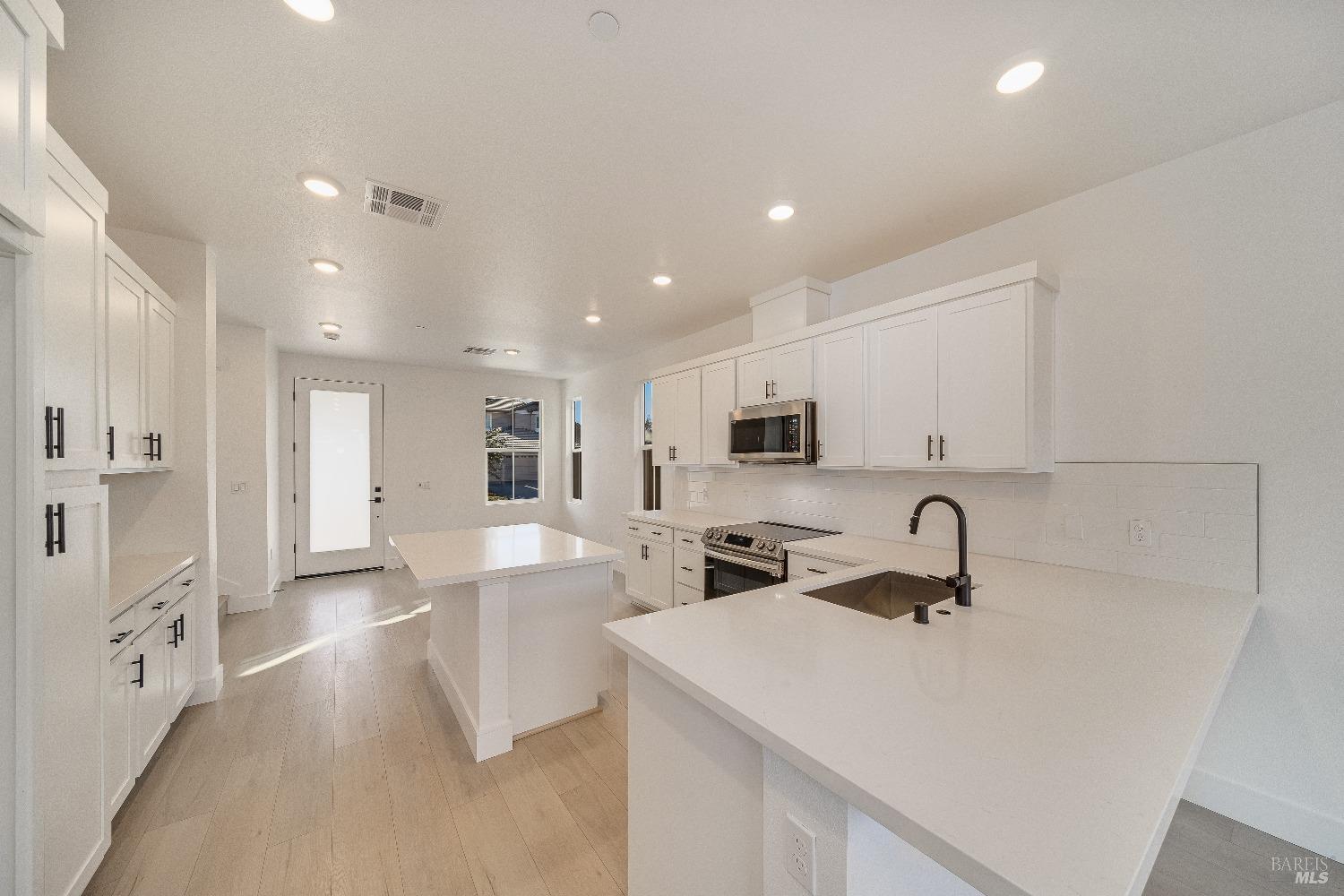 2287 San Miguel Avenue