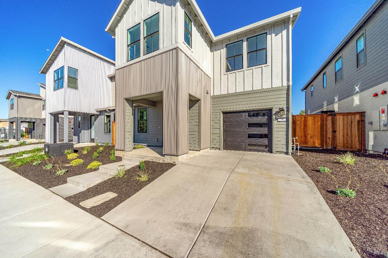 2287 San Miguel Avenue