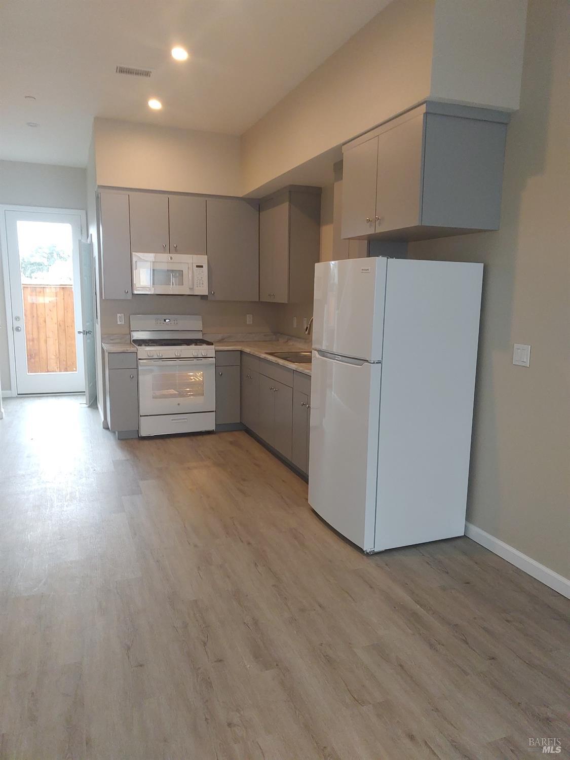 1990-1994 Las Ventanas Dr