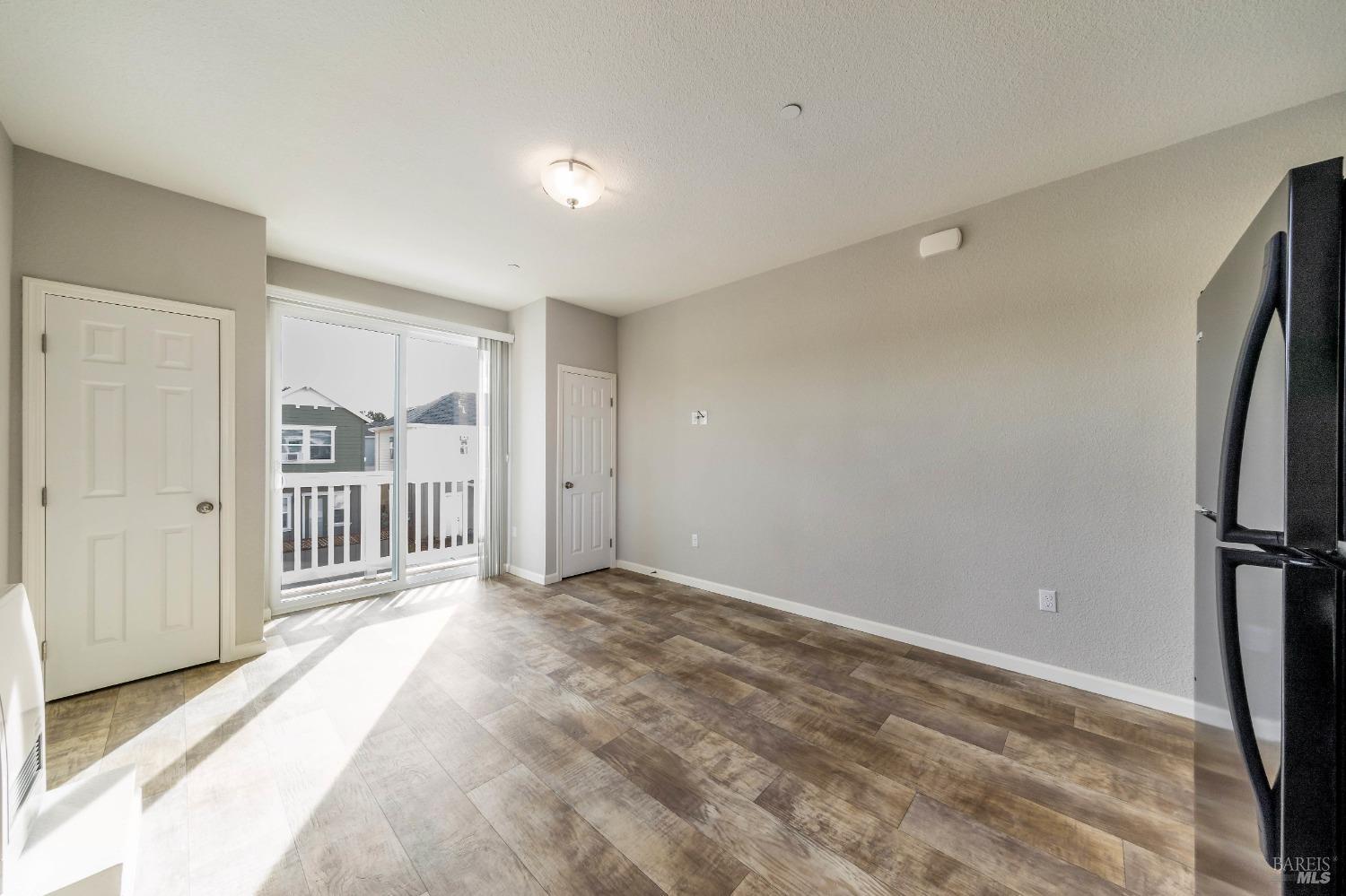 1990-1994 Las Ventanas Dr