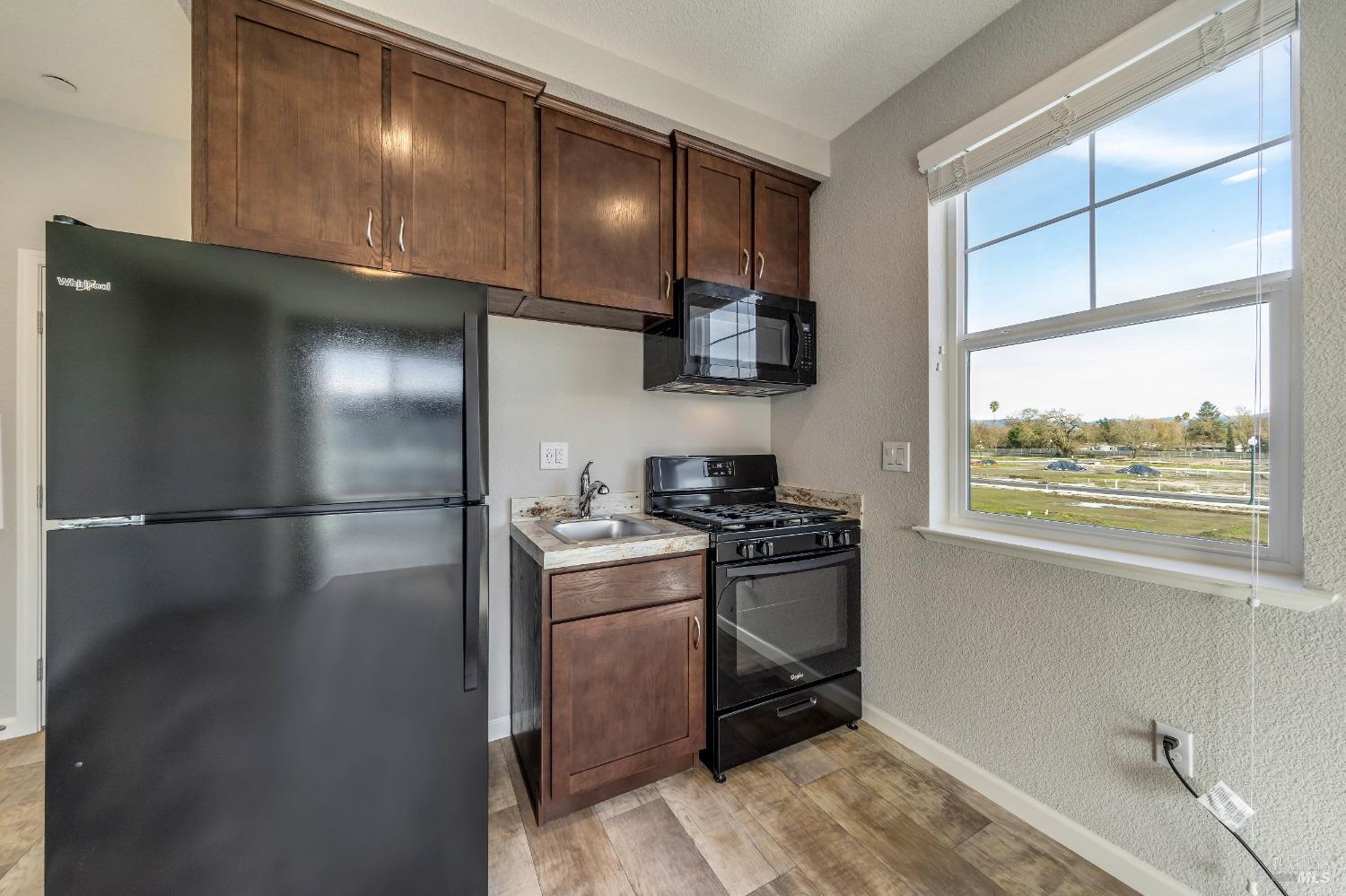 1990-1994 Las Ventanas Dr