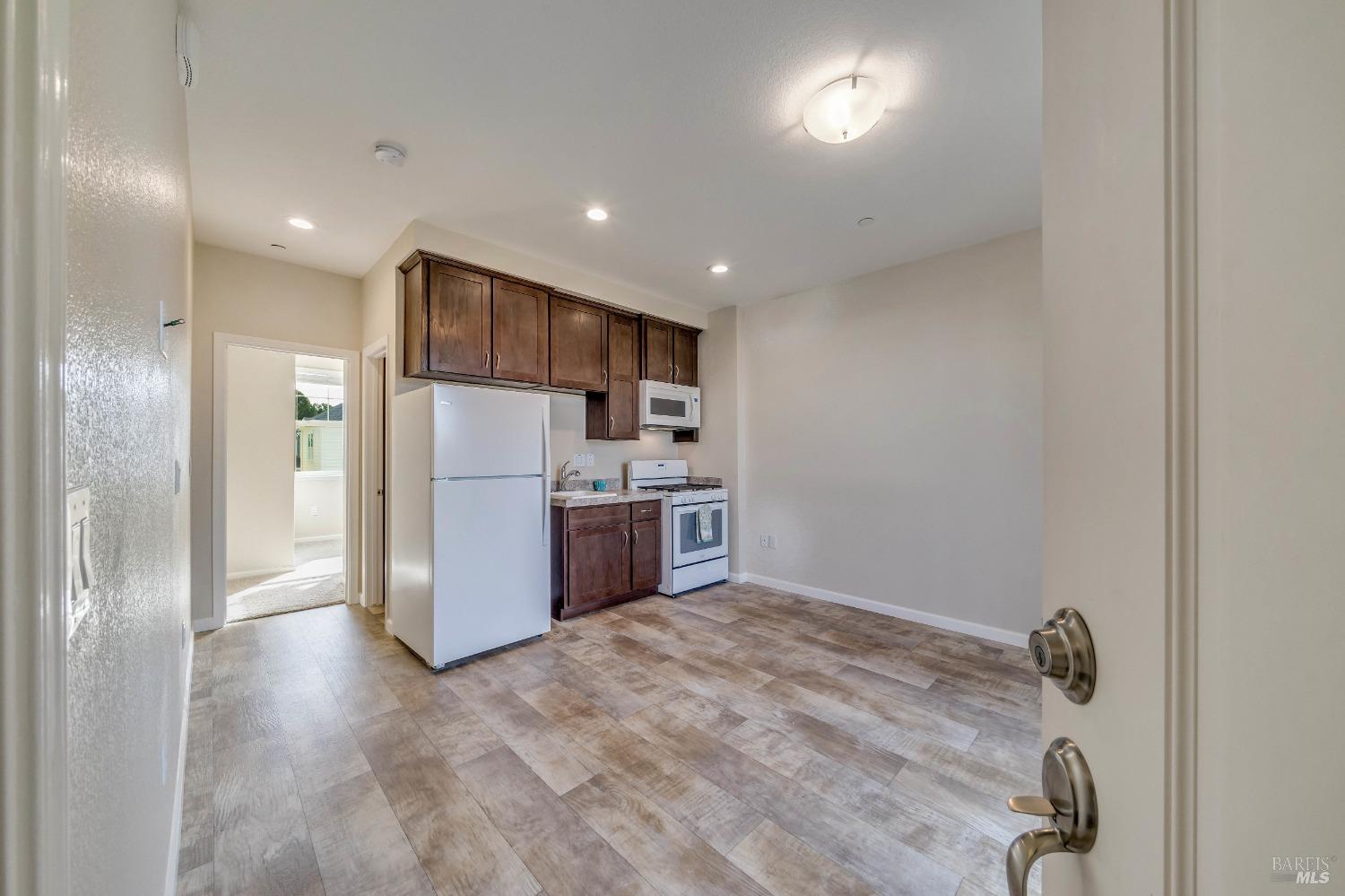 1990-1994 Las Ventanas Dr