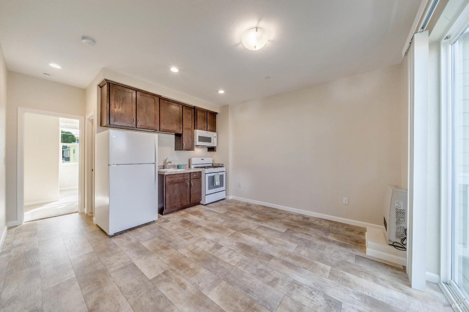 1990-1994 Las Ventanas Dr