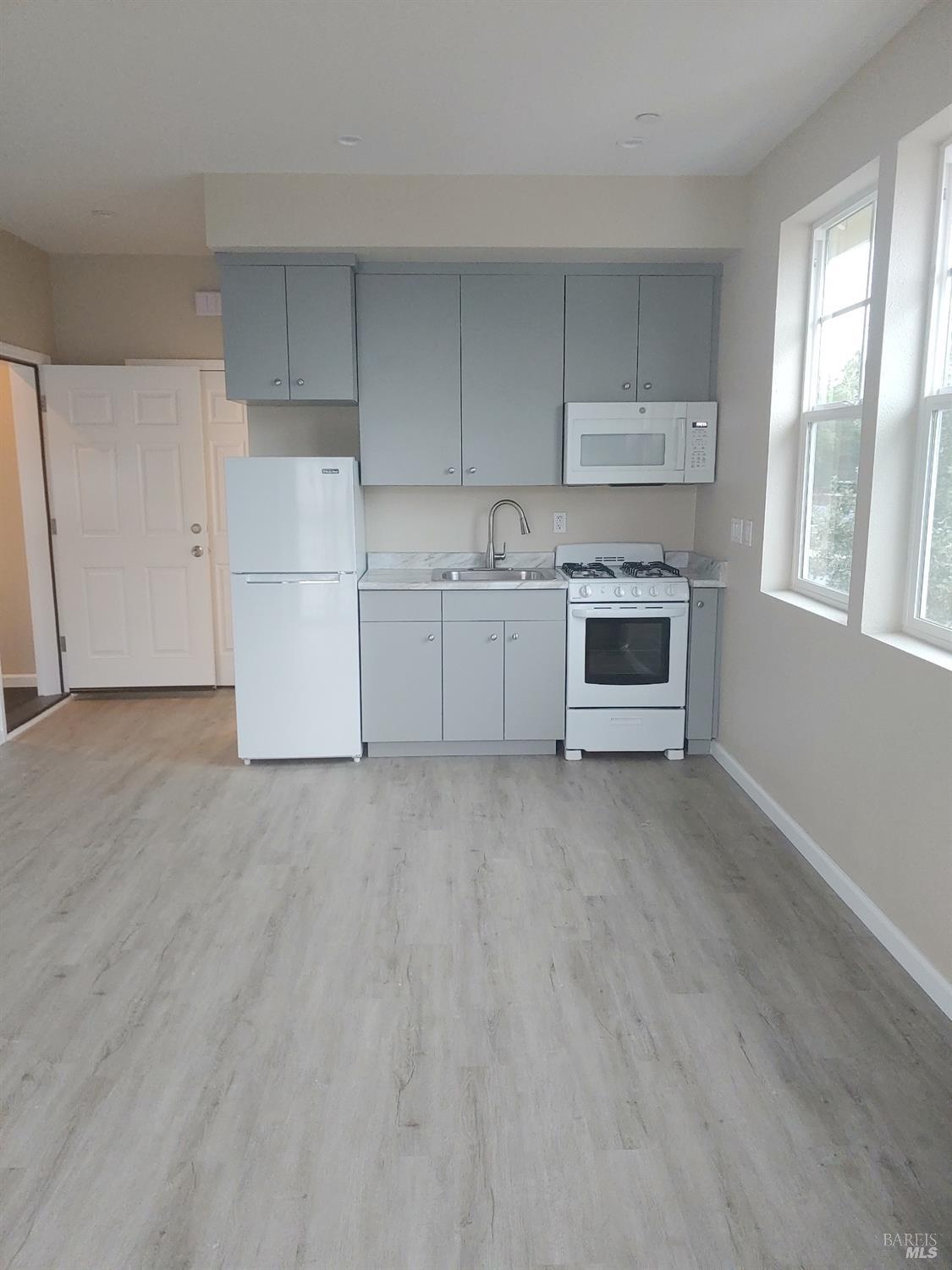 1990-1994 Las Ventanas Dr