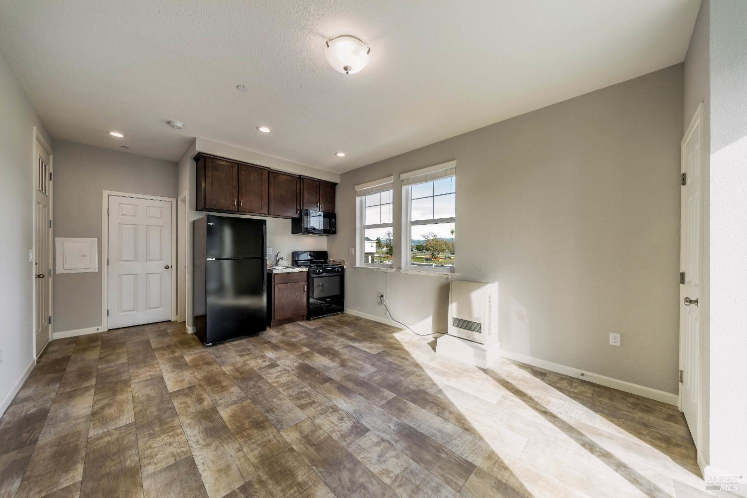 1990-1994 Las Ventanas Dr