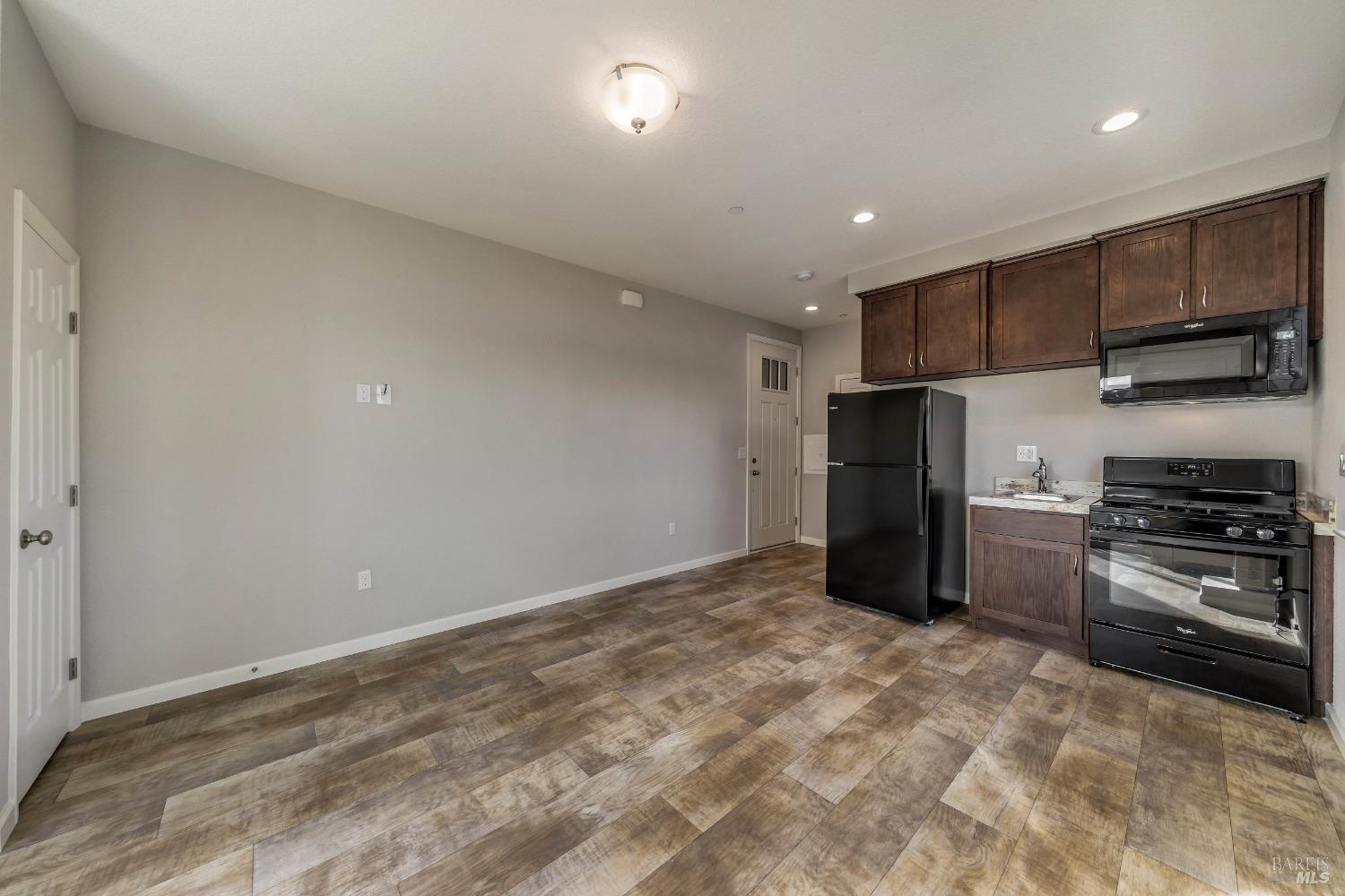 1990-1994 Las Ventanas Dr