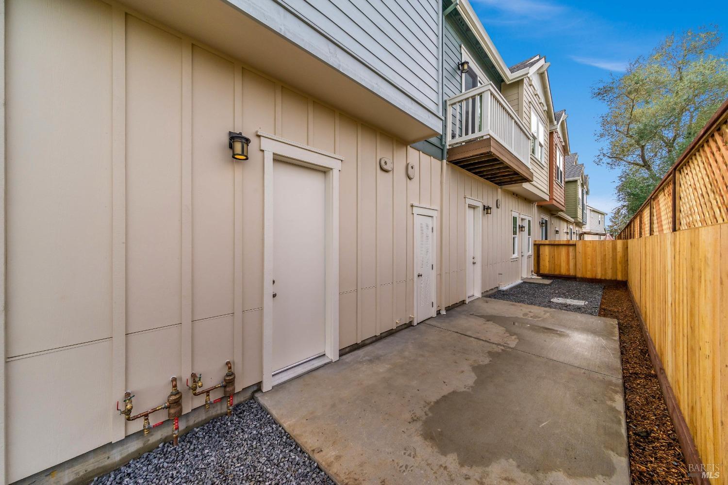 1990-1994 Las Ventanas Dr