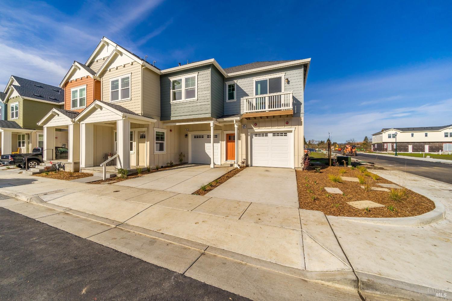 1990-1994 Las Ventanas Dr