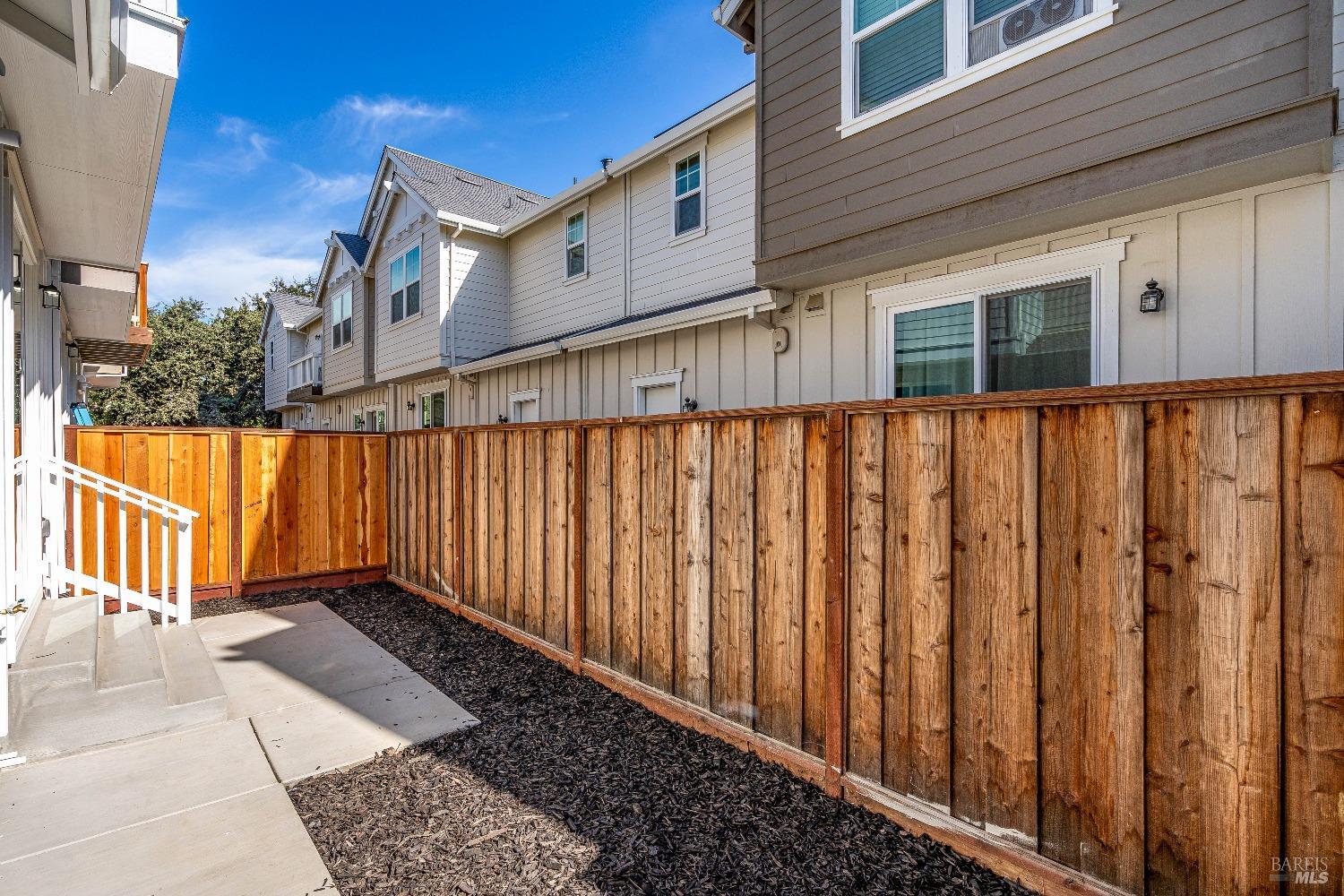 1996 Las Ventanas Dr