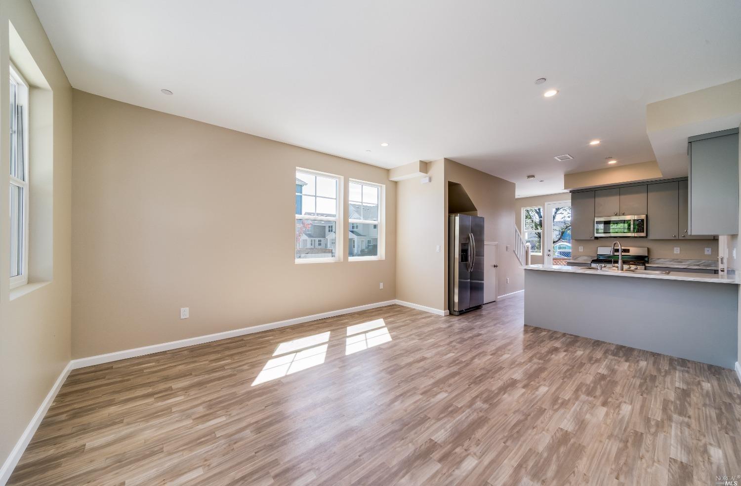 1998 Las Ventanas Dr