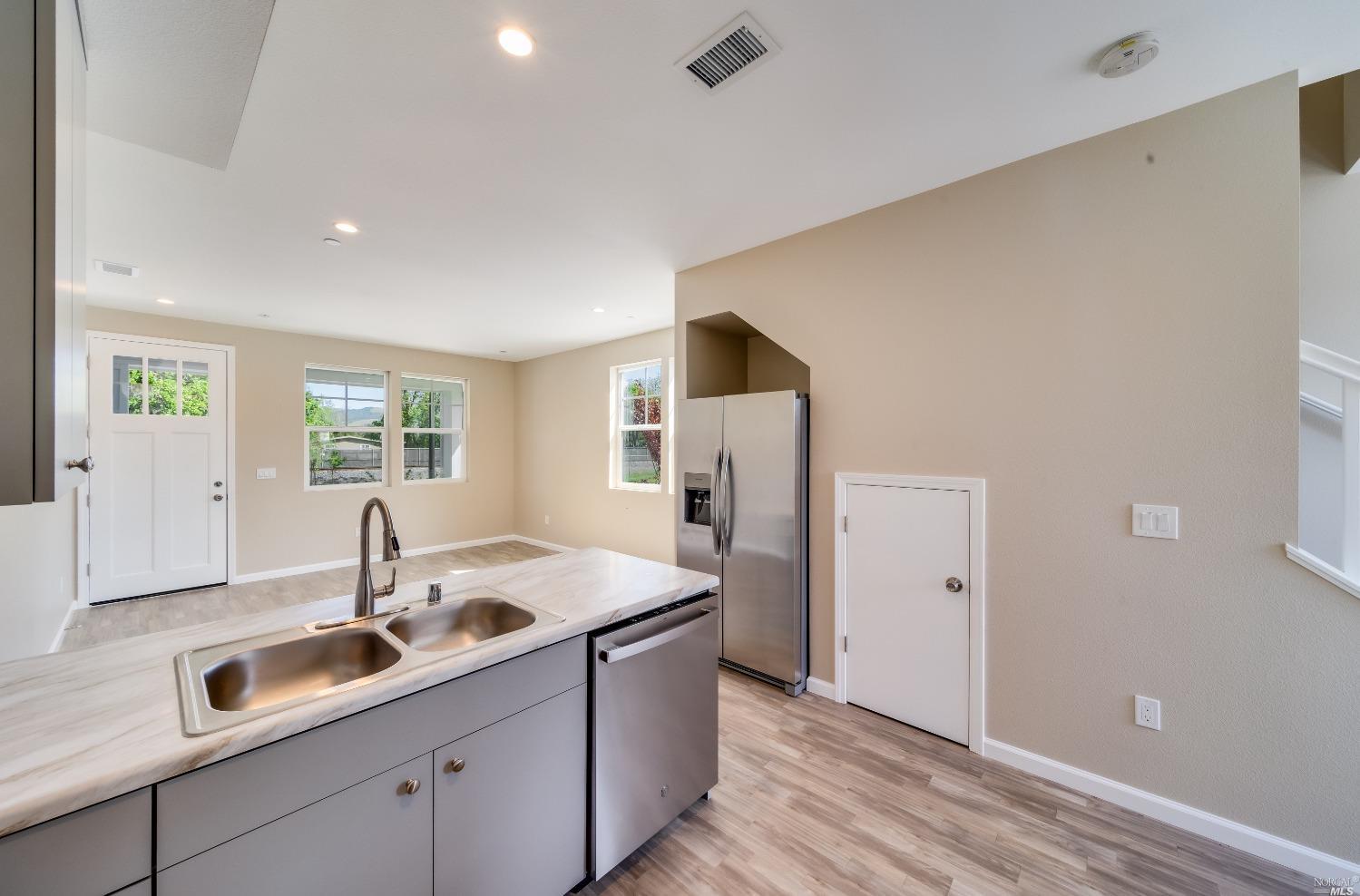 1998 Las Ventanas Dr