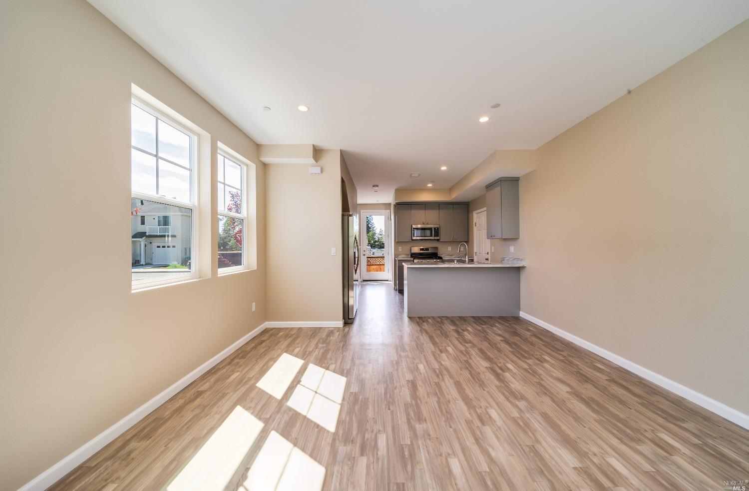 1998 Las Ventanas Dr