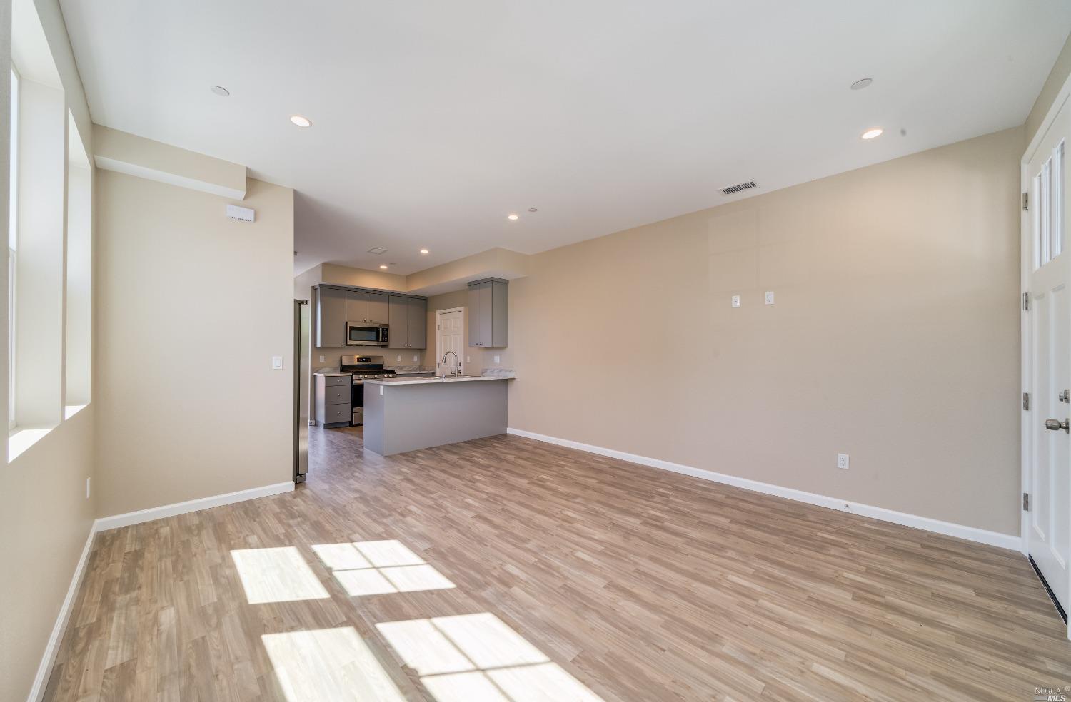 1998 Las Ventanas Dr