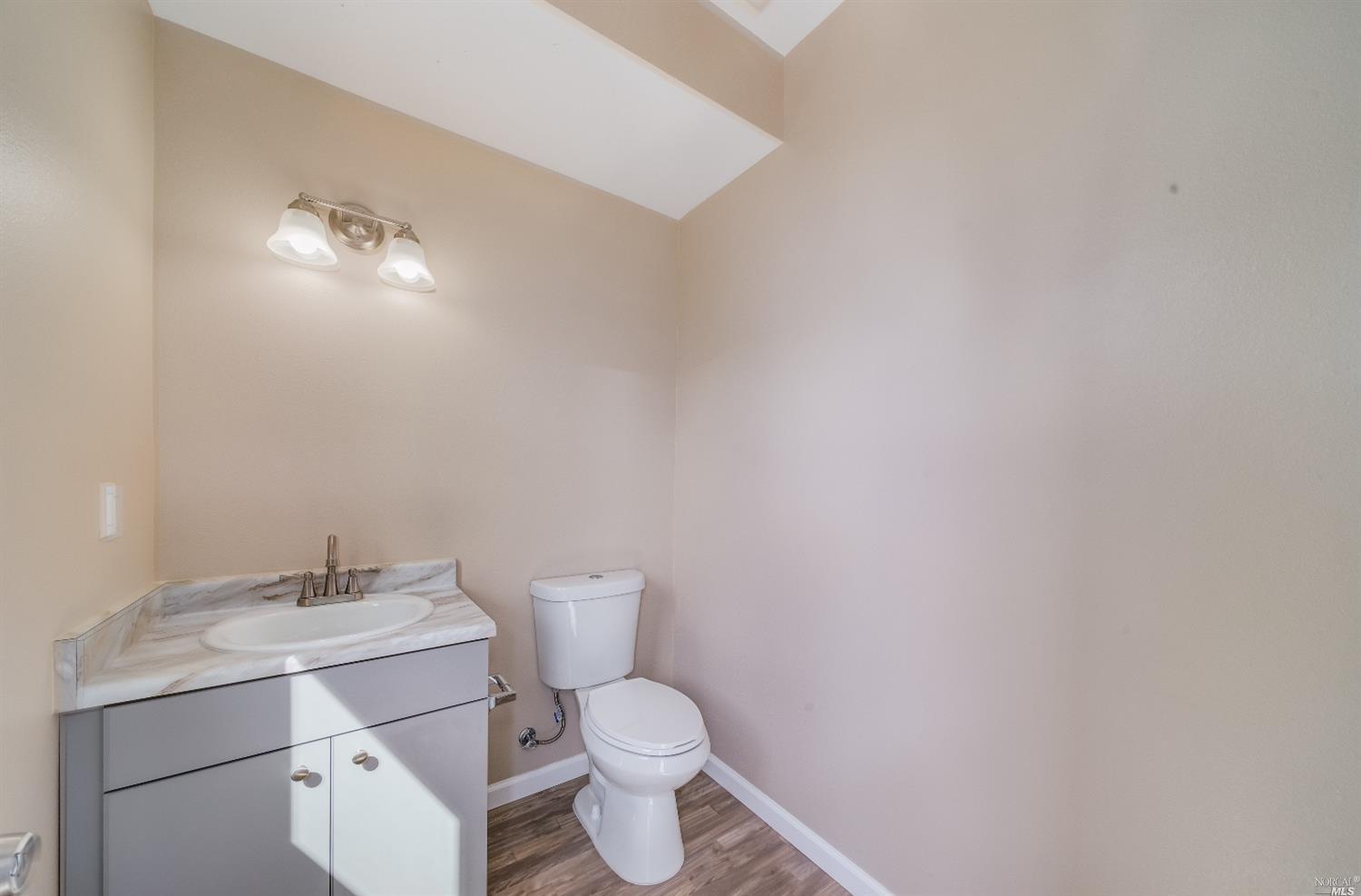 1998 Las Ventanas Dr