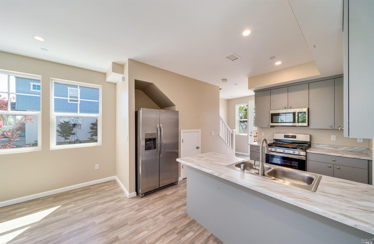 1998 Las Ventanas Dr