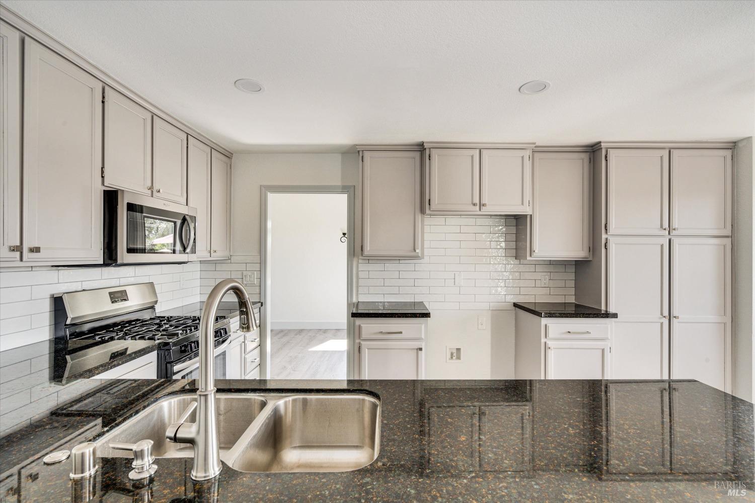 2418 Quail Hollow Dr