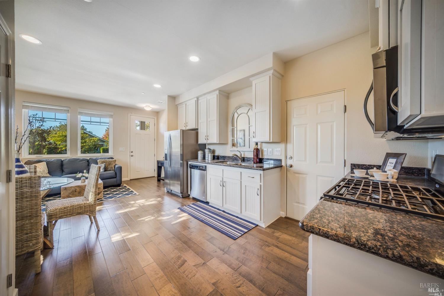 1988 Las Ventanas Dr