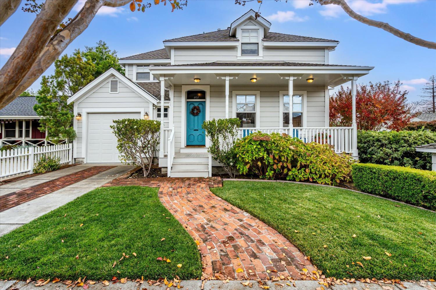 464 3rd St W