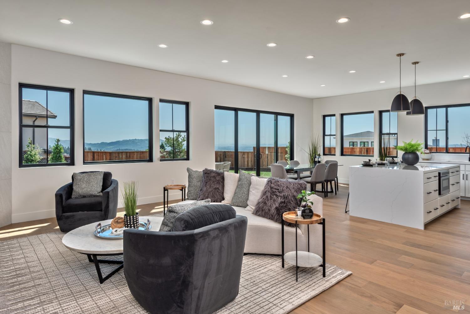 3806 Horizon View Way