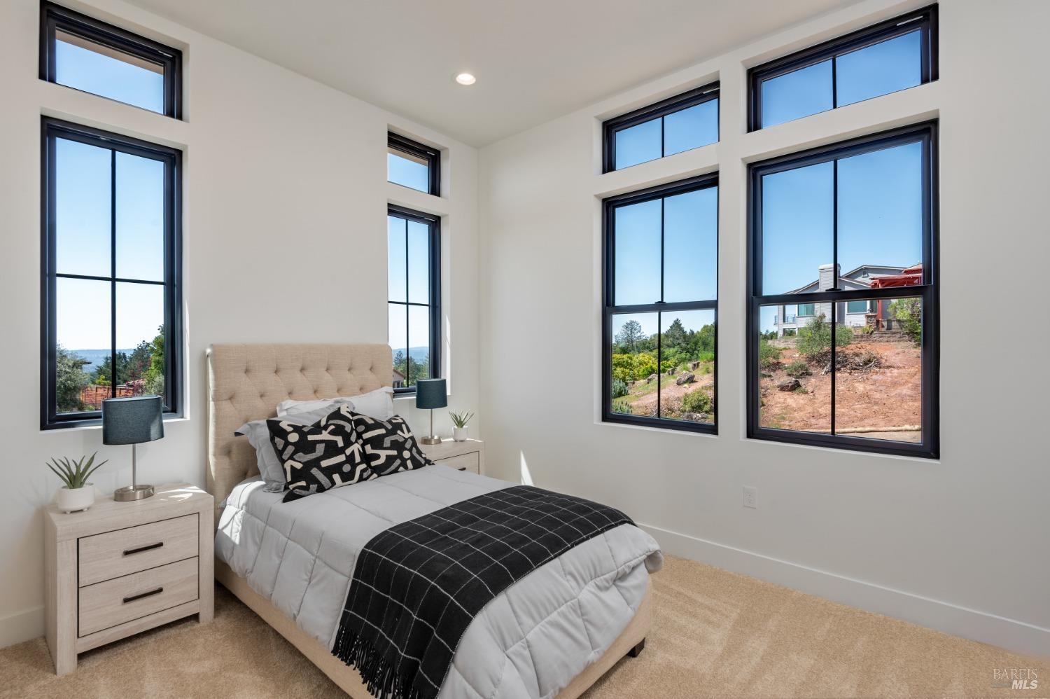 3806 Horizon View Way