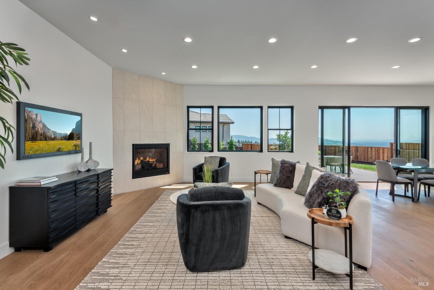 3806 Horizon View Way