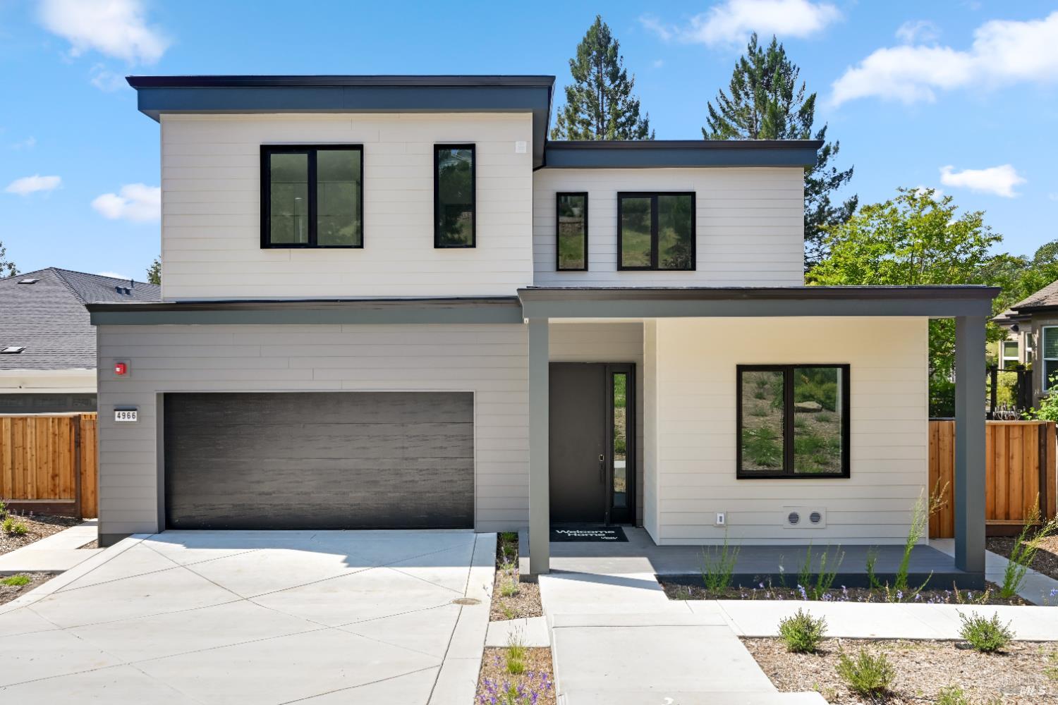 4966 Lakepointe Cir