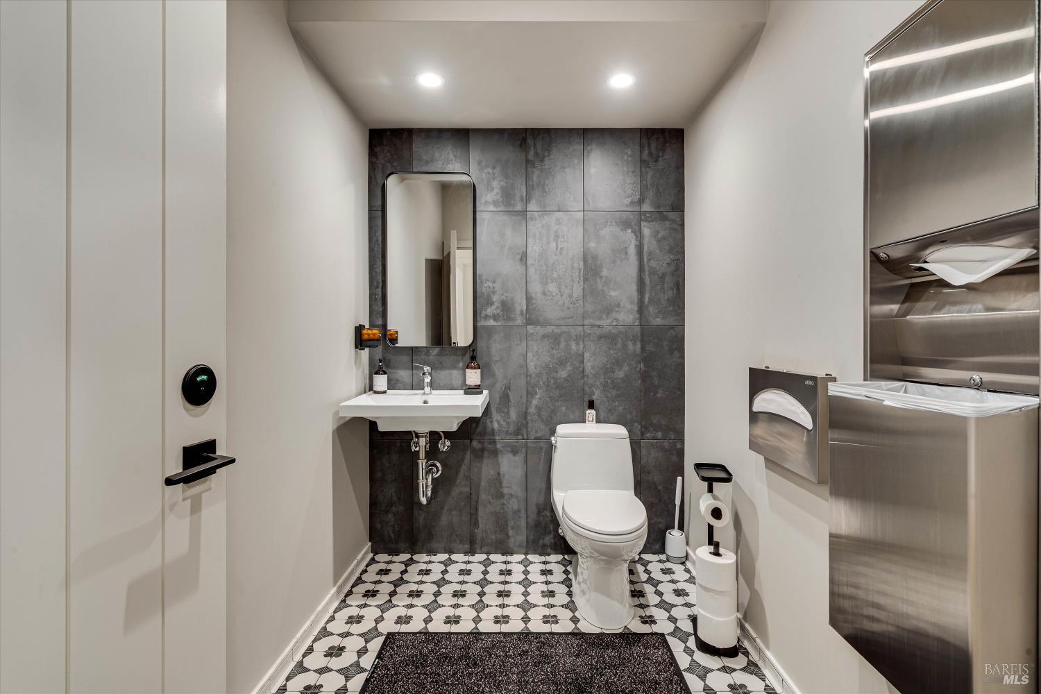 190 W Napa St