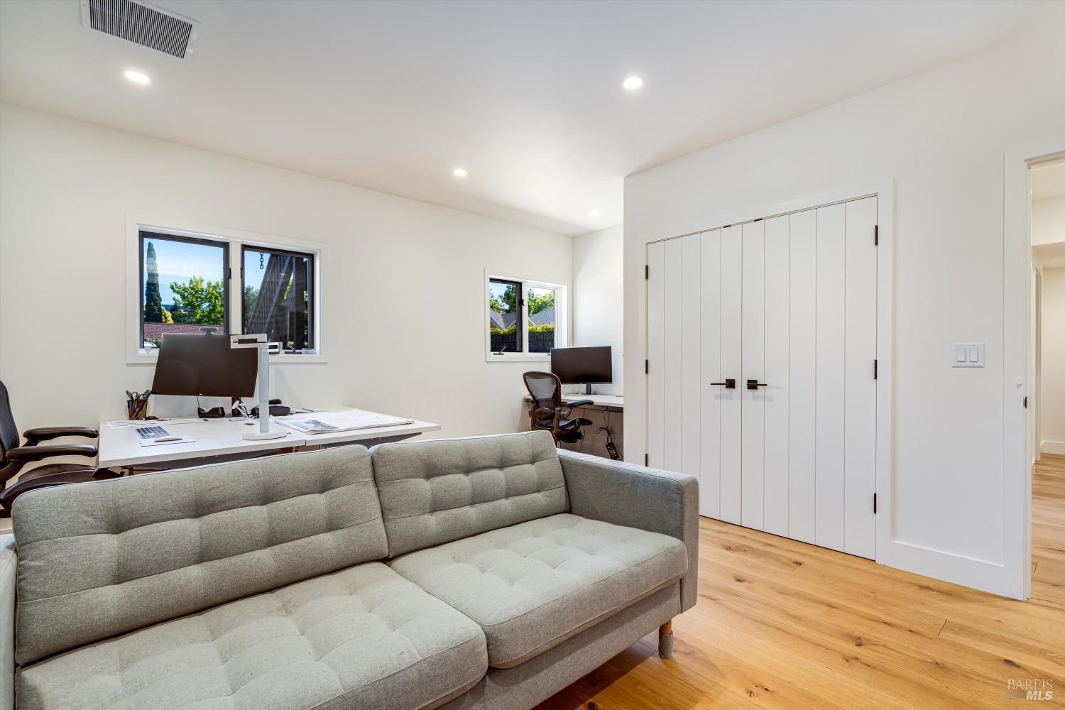 190 W Napa St