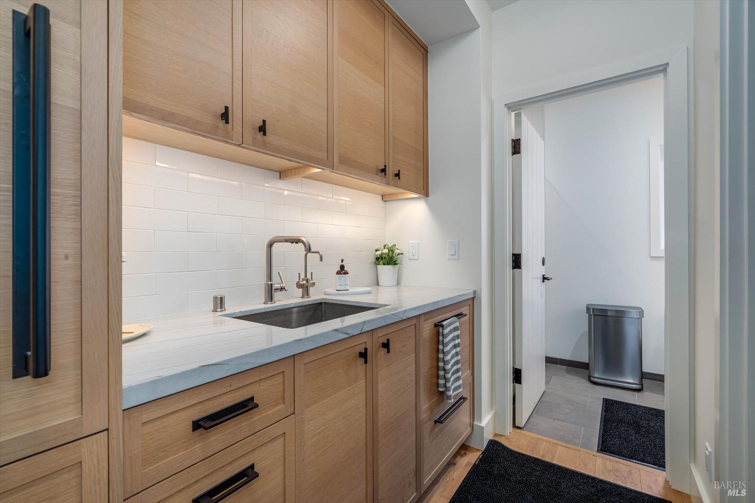 190 W Napa St