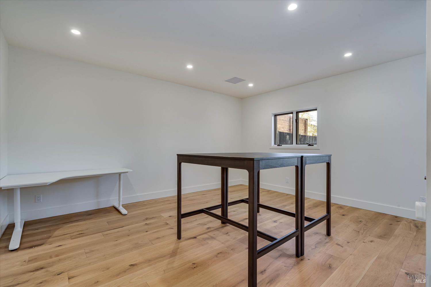 190 W Napa St