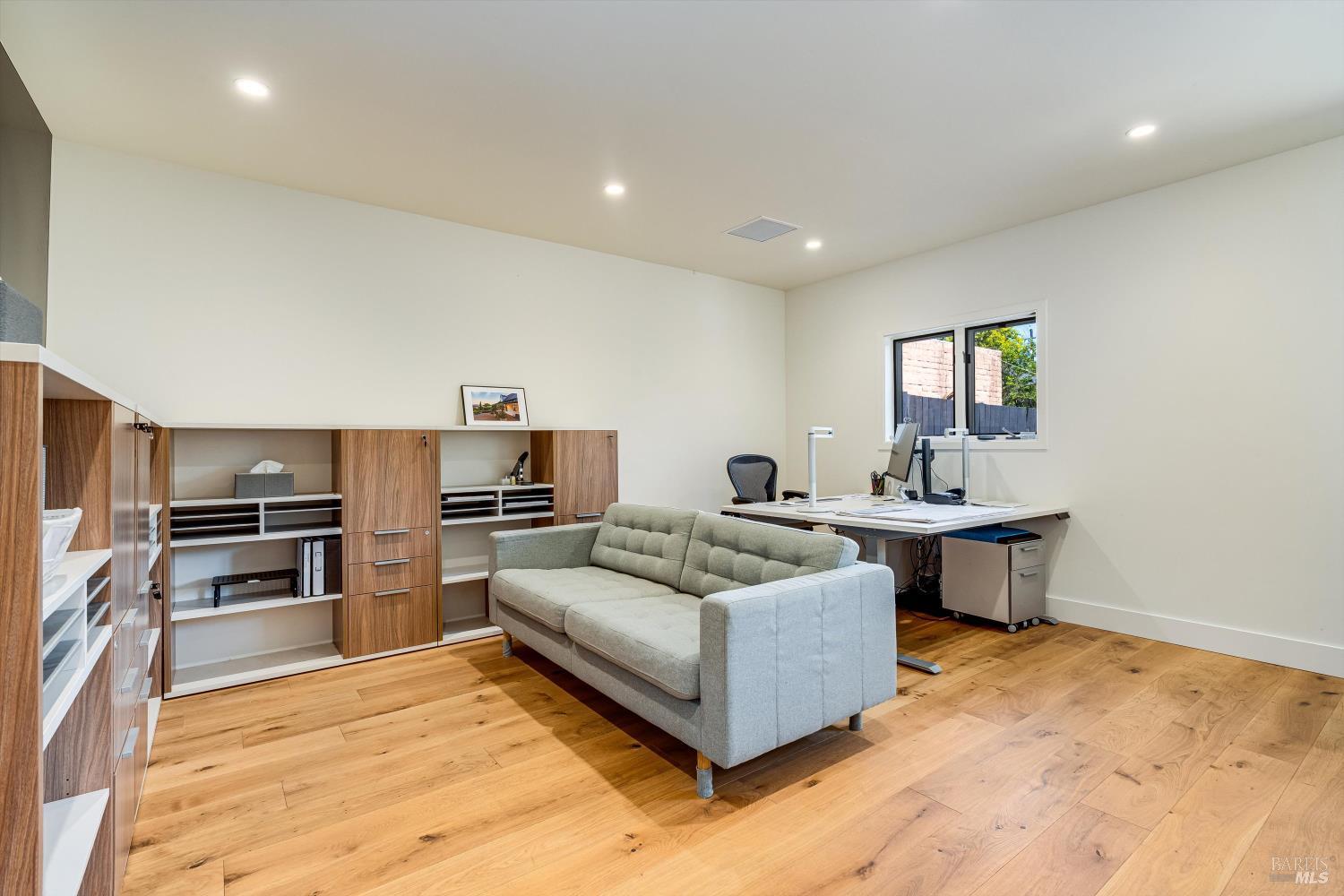 190 W Napa St