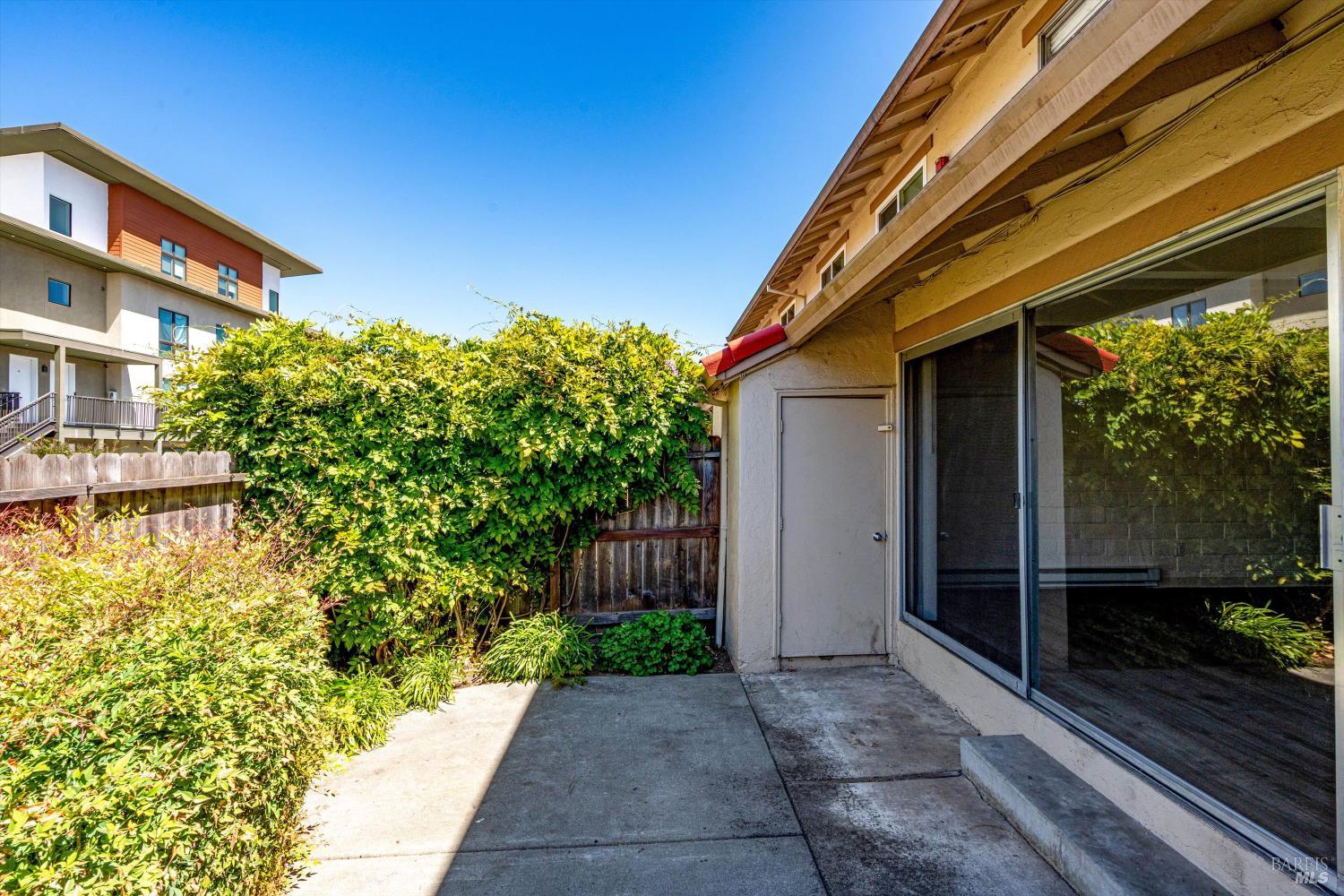 21 Avram Ave