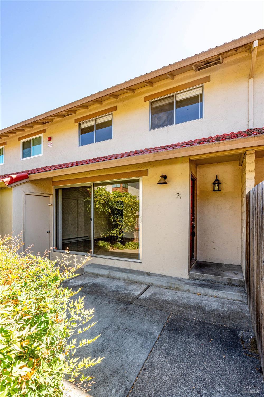 21 Avram Ave