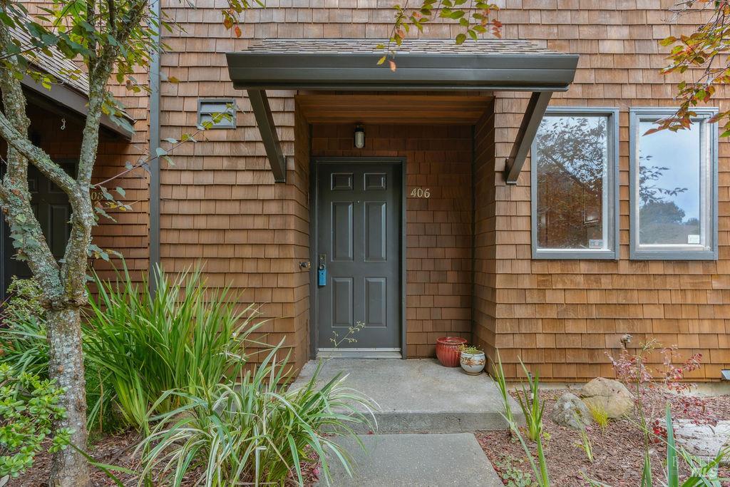 406 Donahue St