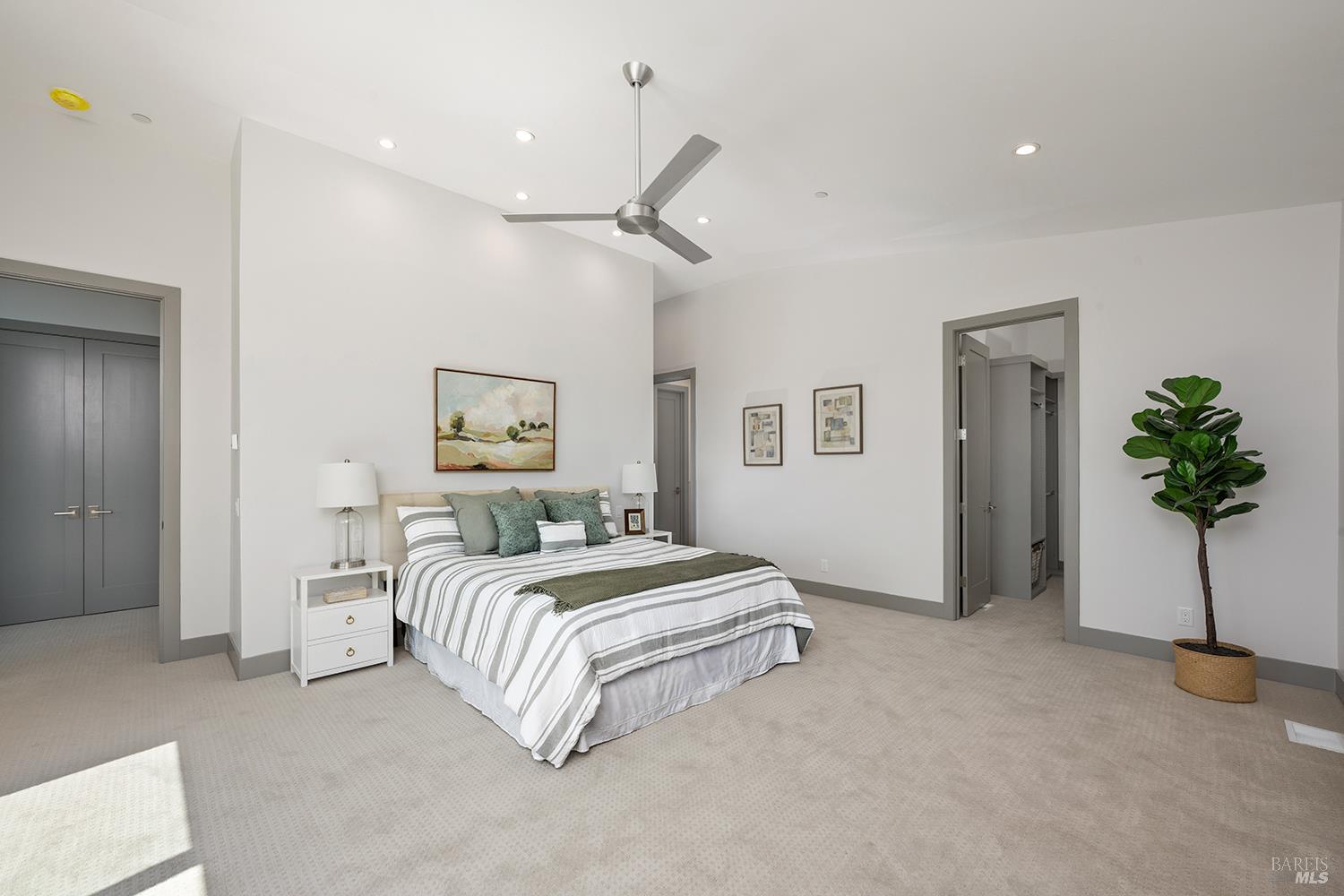 5095 Knollwood Court