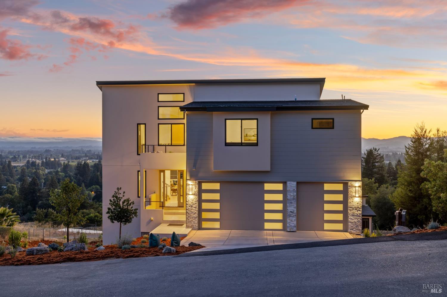 5095 Knollwood Court