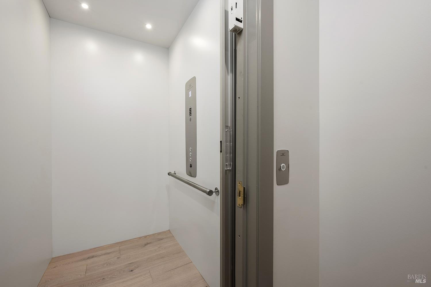 5095 Knollwood Court