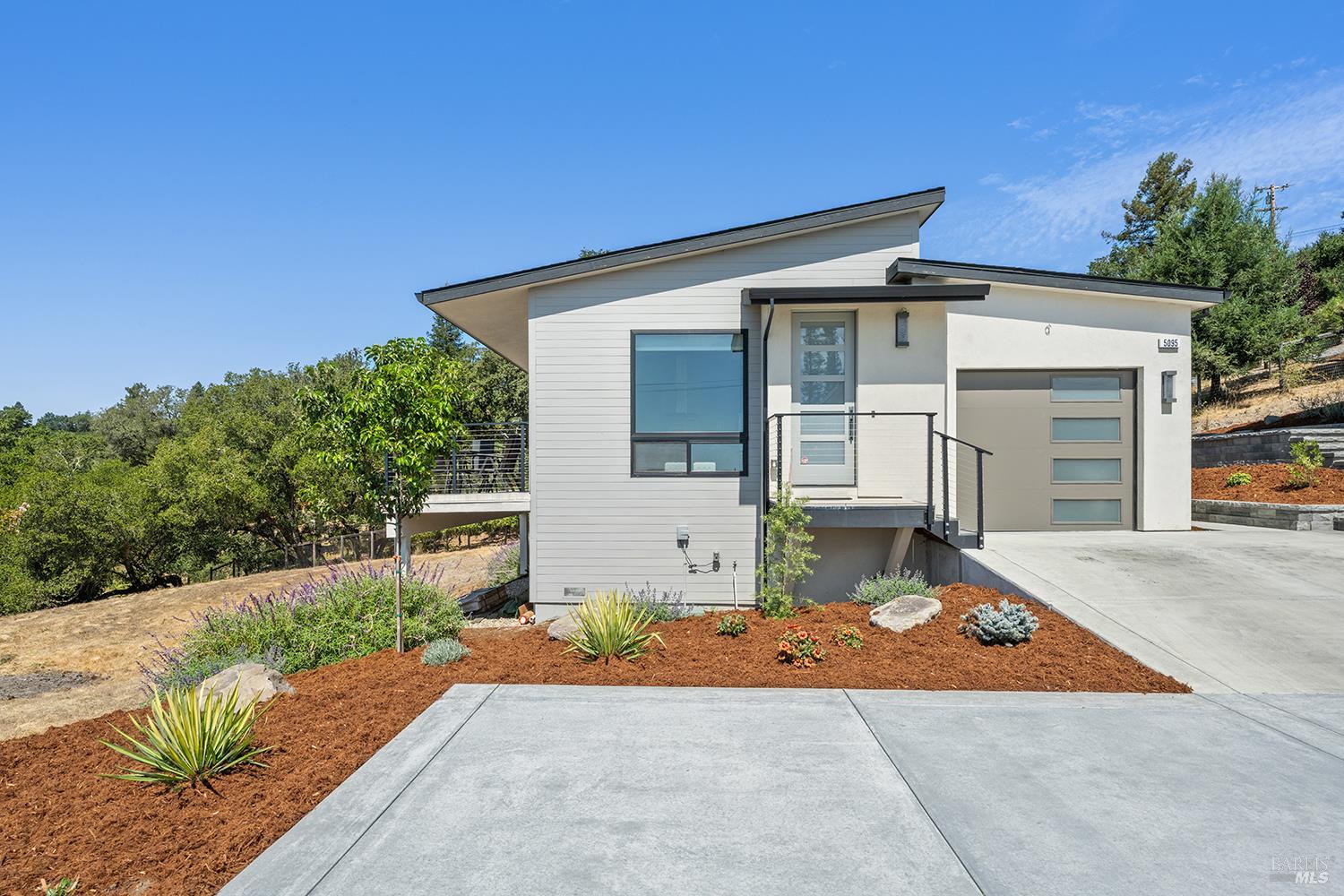 5095 Knollwood Court