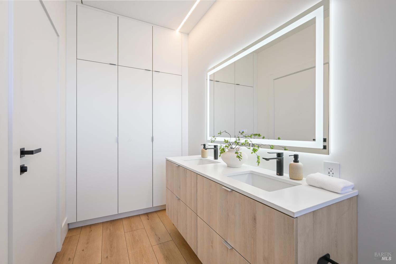 16799 Meadow Oaks Drive