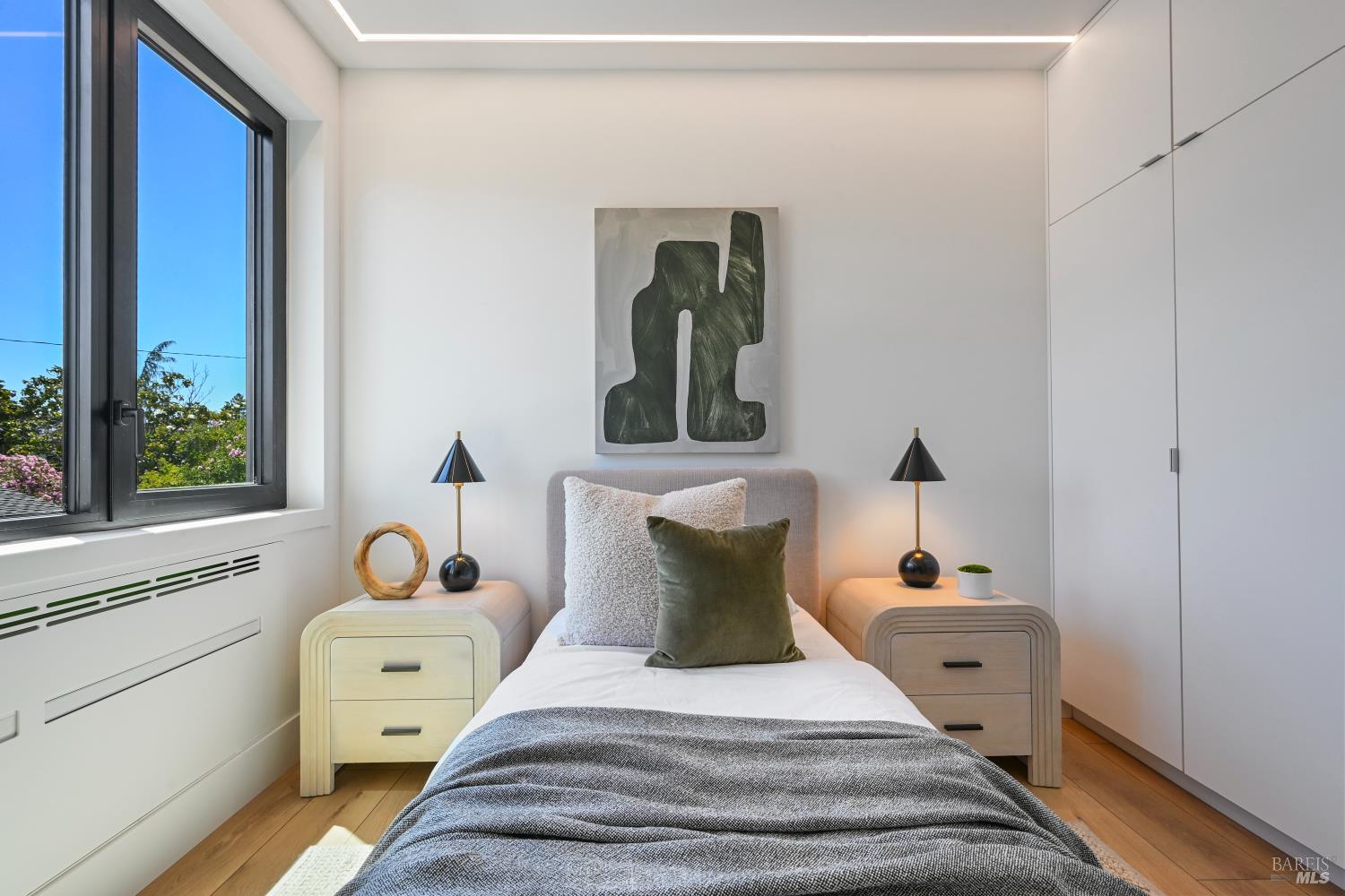 16799 Meadow Oaks Drive