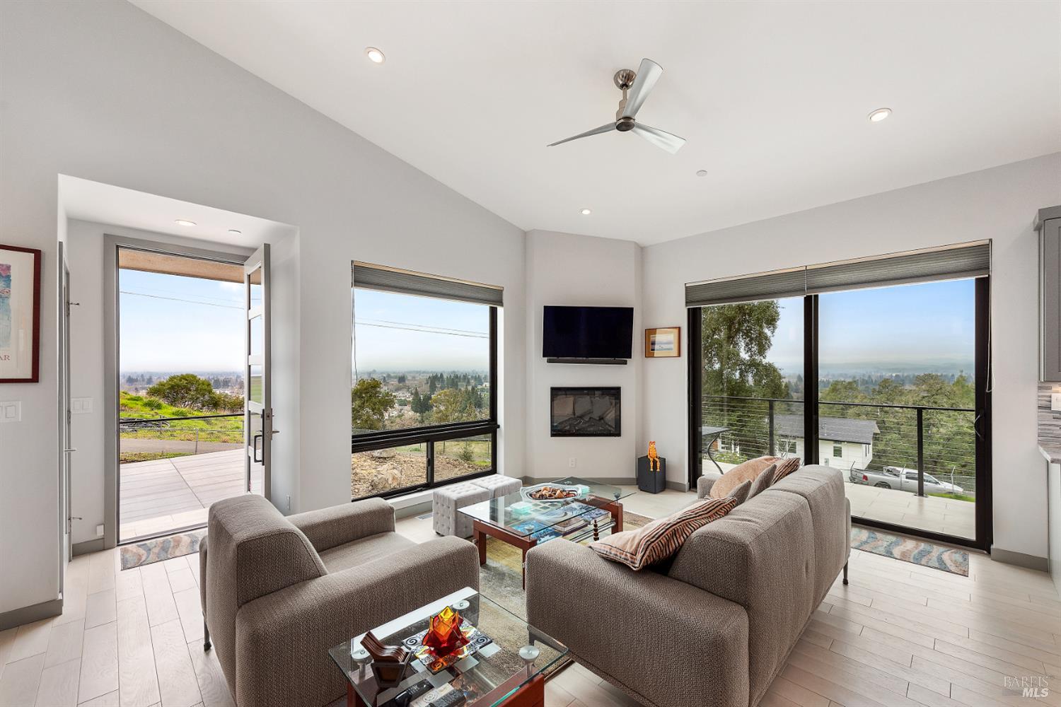 5095 Knollwood Court