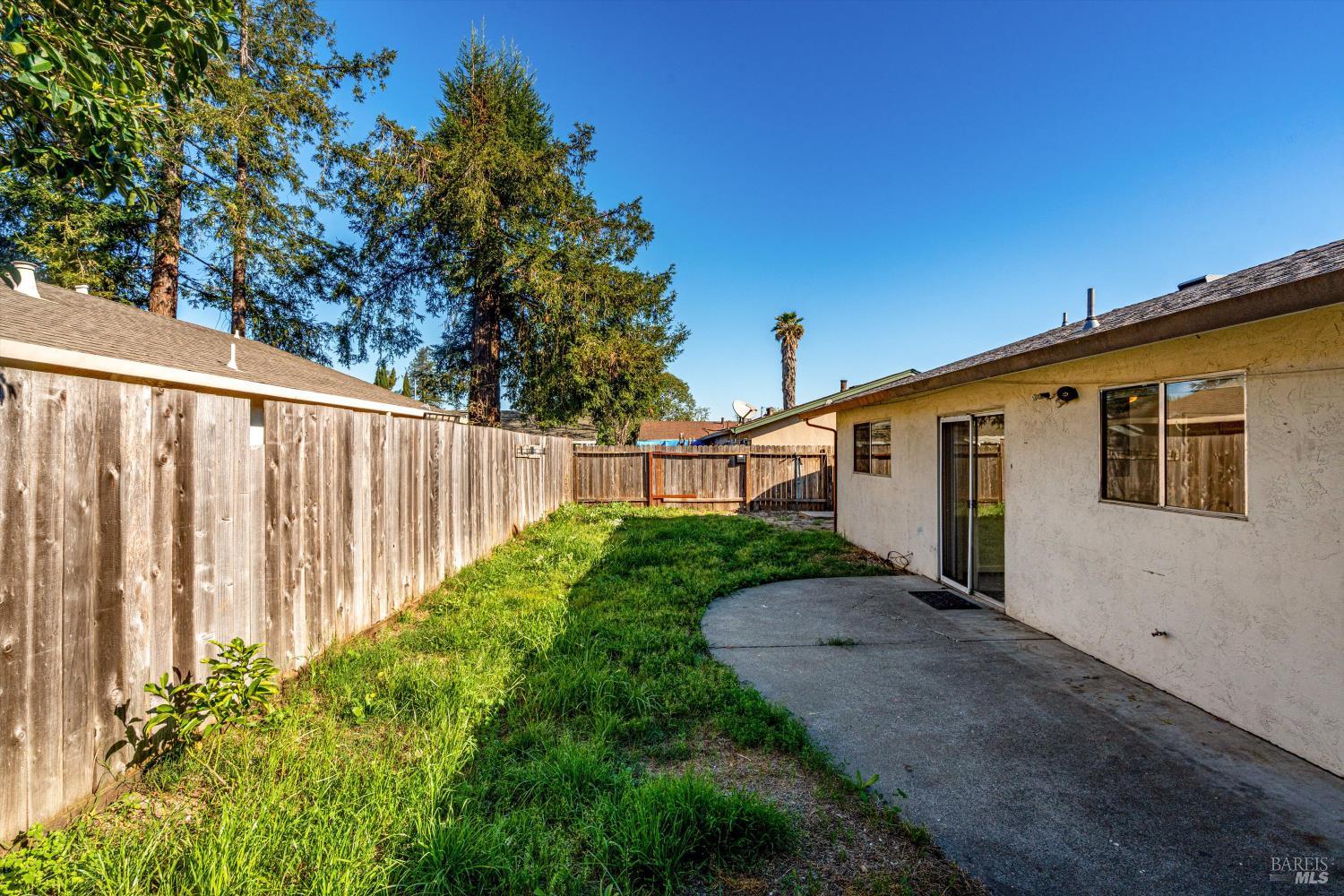 2559-2561 Northcoast Street