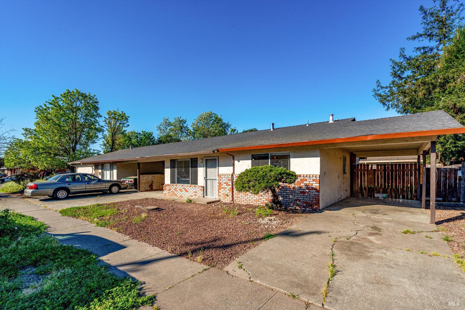 2559-2561 Northcoast Street